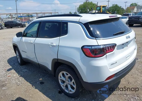 2024 Jeep Compass Latitude 4X4 from USA, damaged, VIN 3C4NJDBN4RT100721
